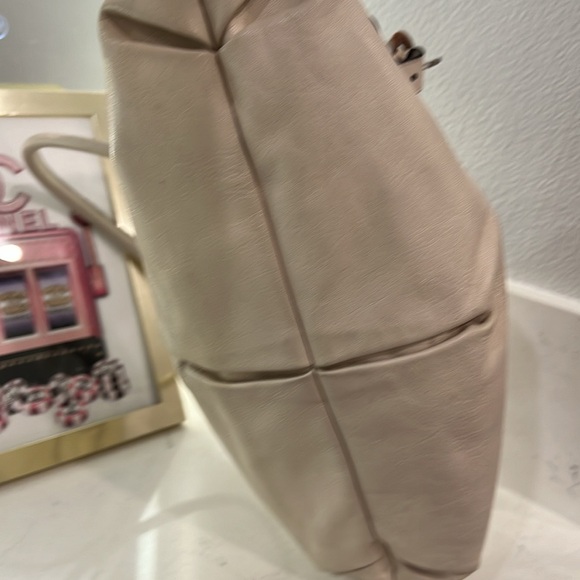 Salvatore Ferragamo shoulder bag with COA EUC cream color - Picture 12 of 17